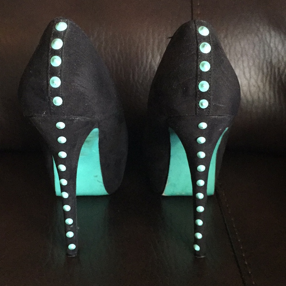 Breckelle’s black and turquoise/aqua heels